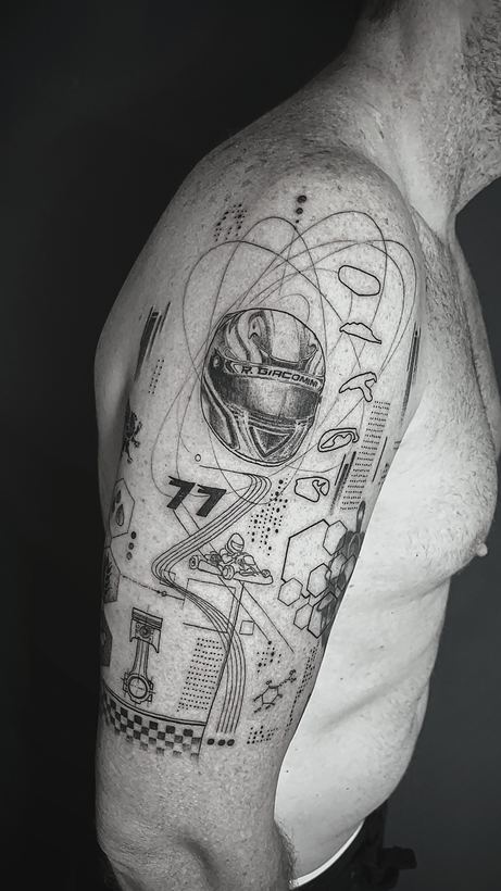 Racing helmet and circuit map